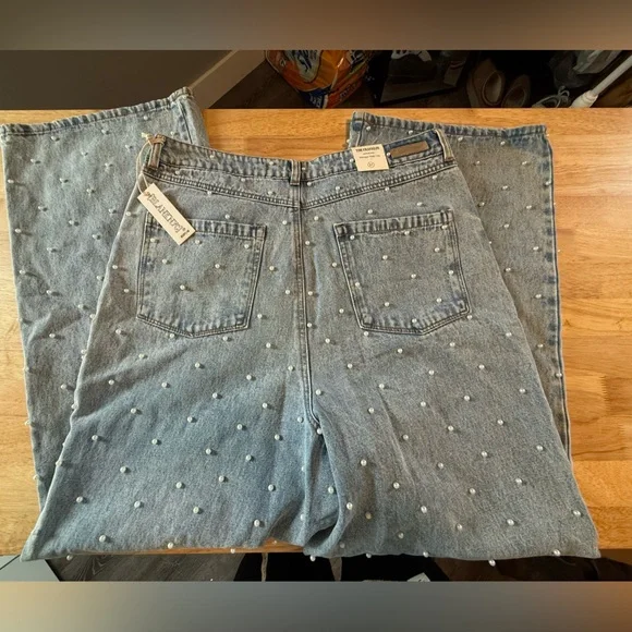 NWT Blank NYC Light Blue Wide Leg Jeans with Pearl Details on front and back - Picture 8 of 12